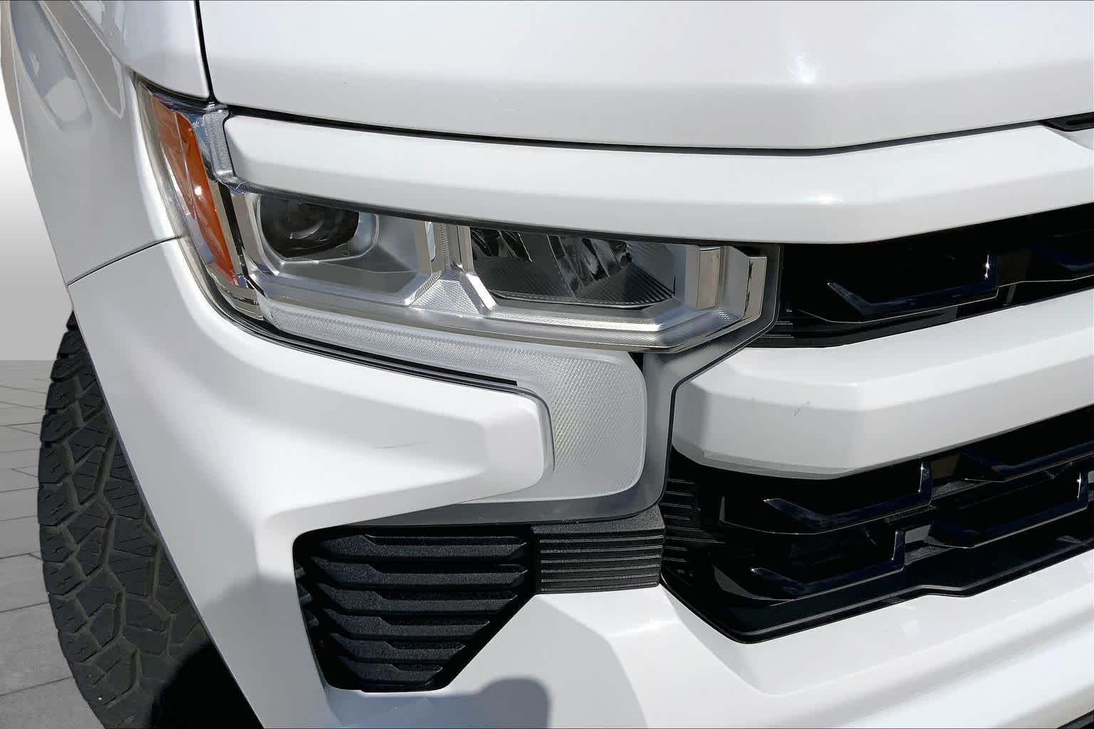 Used 2022 Summit White Chevrolet RST image 26