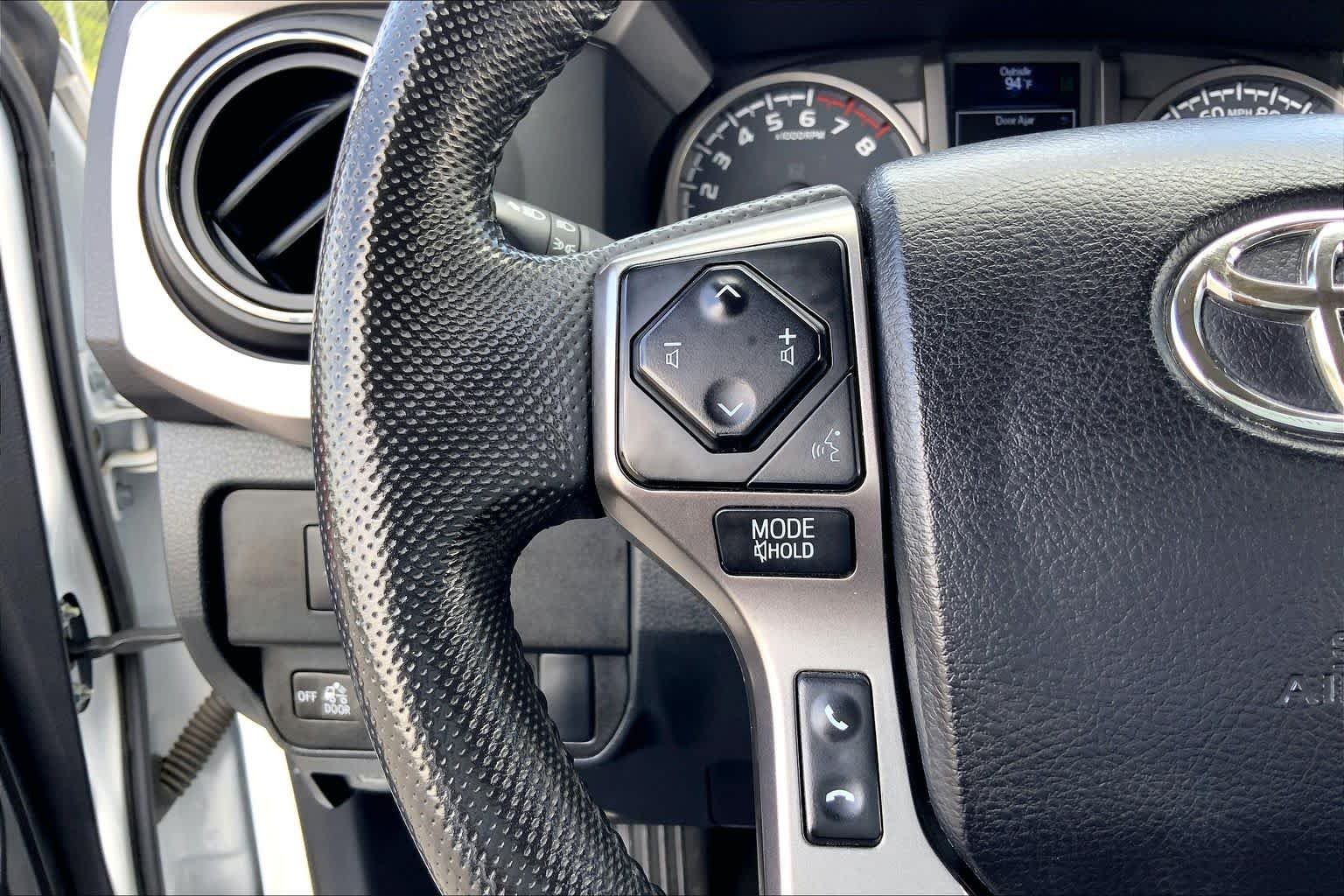 Used 2022 White Toyota SR5 image 23