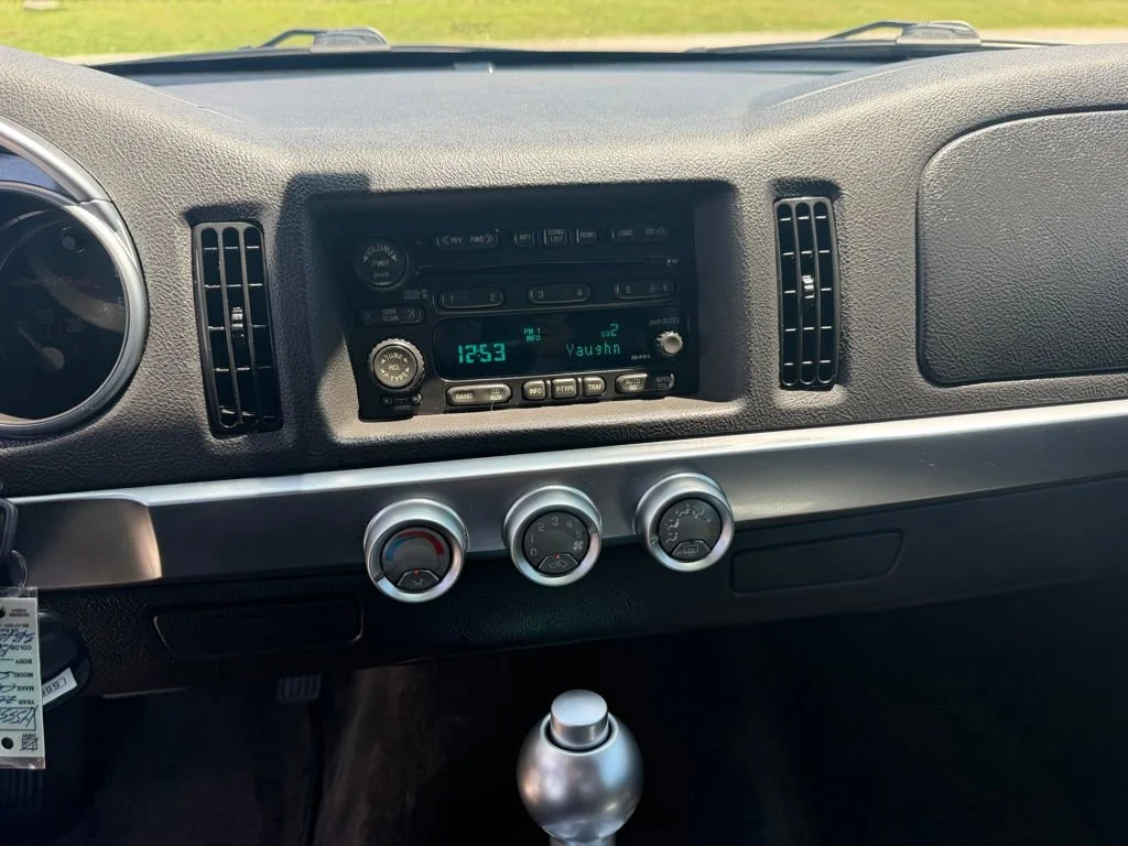 2003 Chevrolet SSR LS - Photo 17