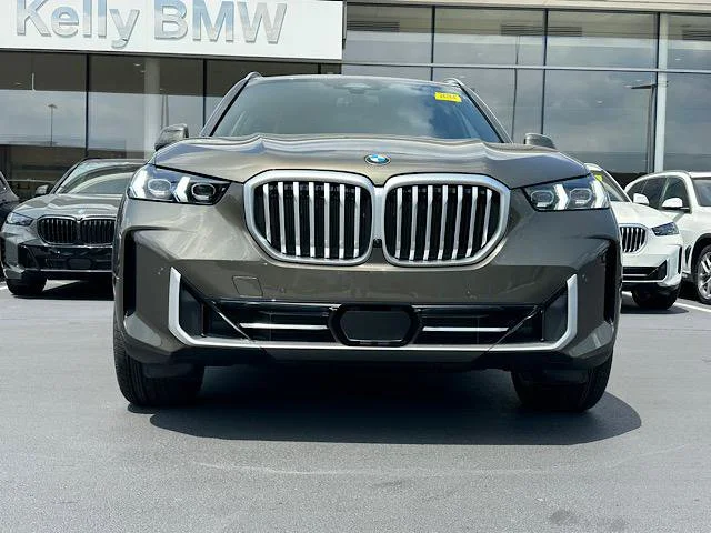 New 2026 Manhattan Green Metallic BMW xDrive40i image 2