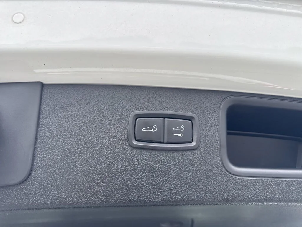 Used 2017 White Porsche Turbo image 33
