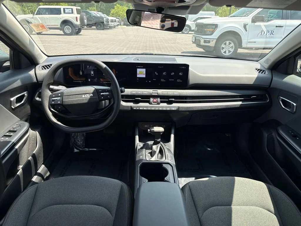 Used 2025 Gray Kia LXS image 10