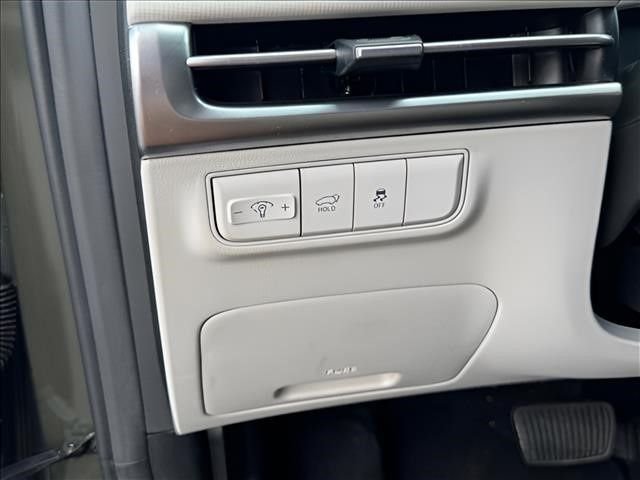Used 2025 Green Hyundai SEL image 23