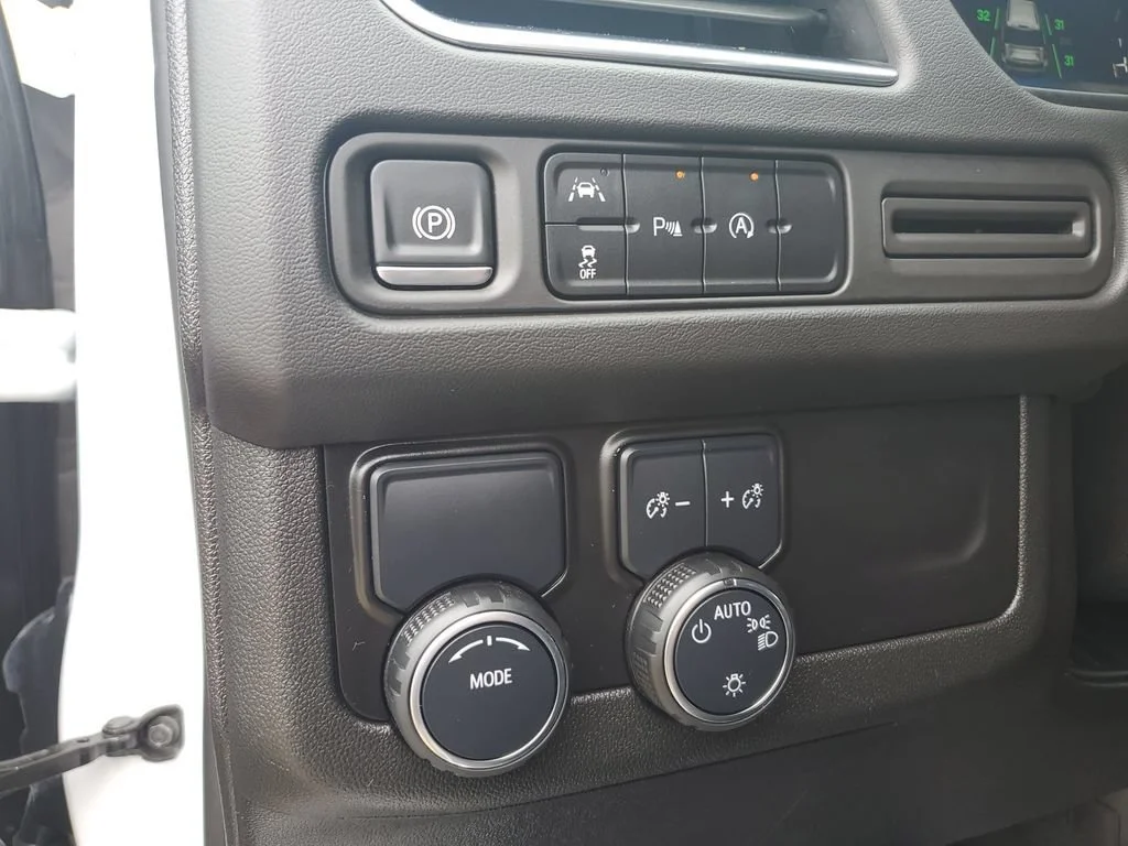 Used 2024 Summit White Chevrolet Premier image 25