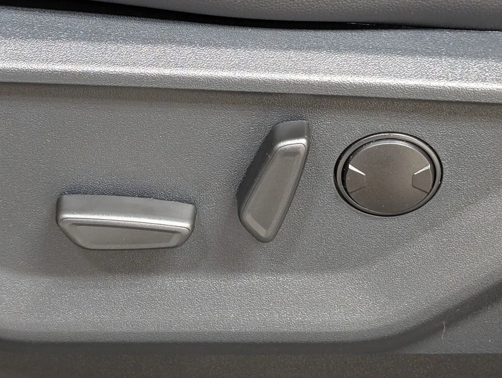 New 2026 Star White Metallic Tri-Coat Ford F-250® Lariat® image 18