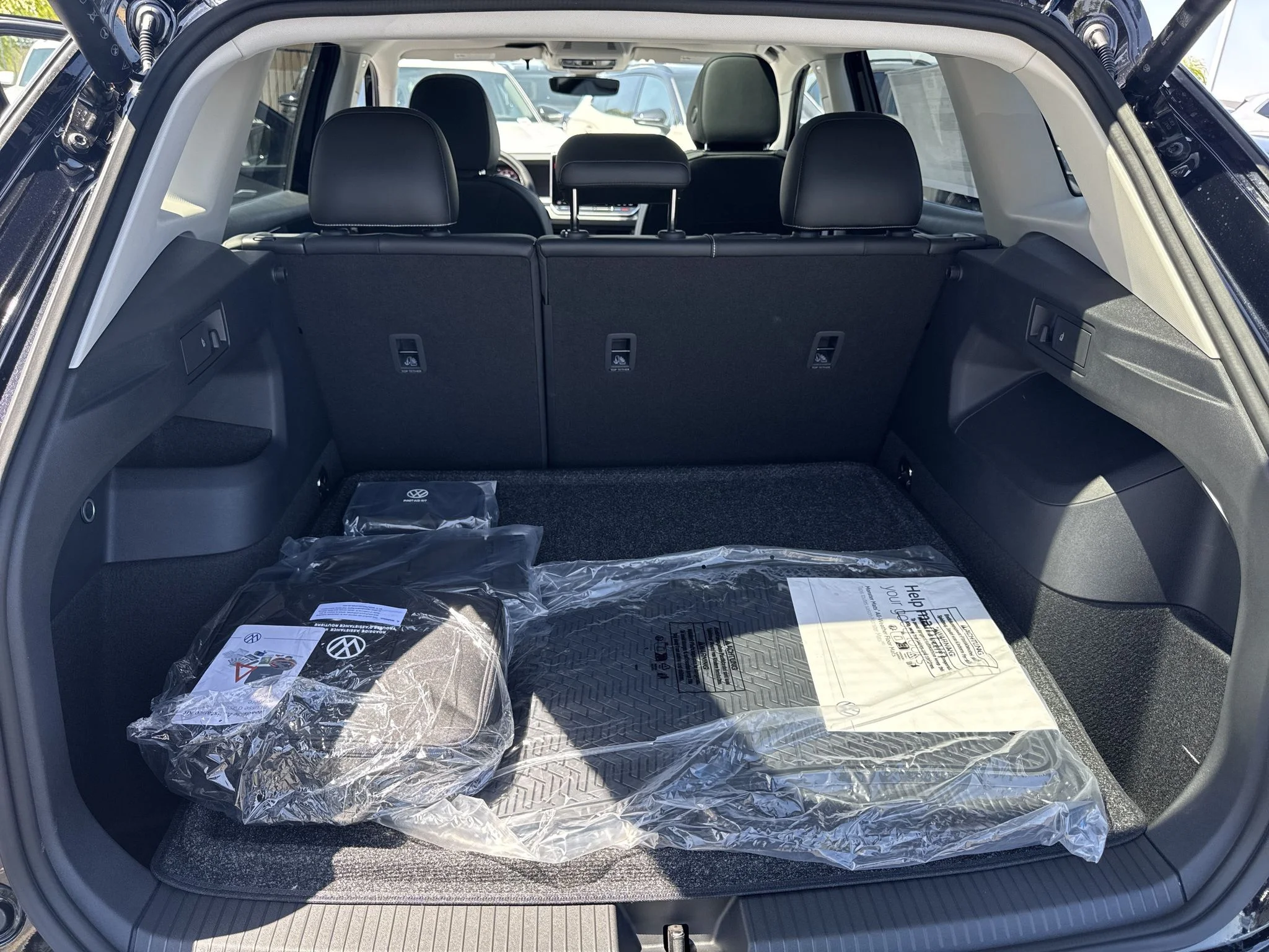 New 2026 Deep Black Pearl Volkswagen SE image 32