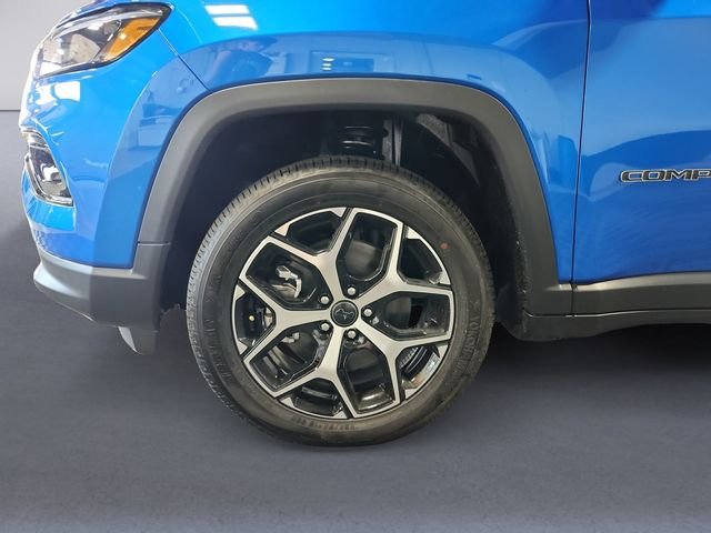 New 2026 Hydro Blue Pearl-Coat Exterior Paint Jeep Limited image 14