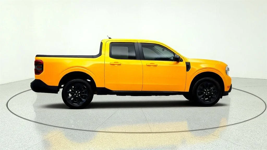 Used 2023 Cyber Orange Metallic Tricoat Ford LARIAT FWD SuperCrew w/ Black Appearance Pkg & Luxury Pkg image 4