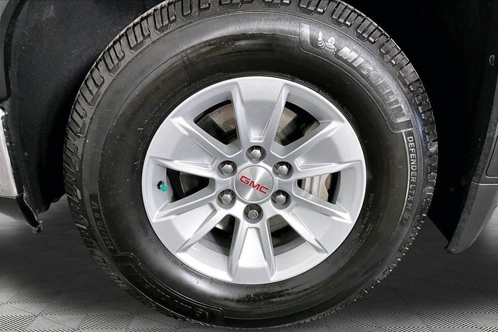 Used 2020 Black GMC SLE image 31