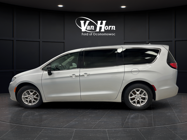 Used 2024 Silver Mist Clearcoat Chrysler Touring L image 4