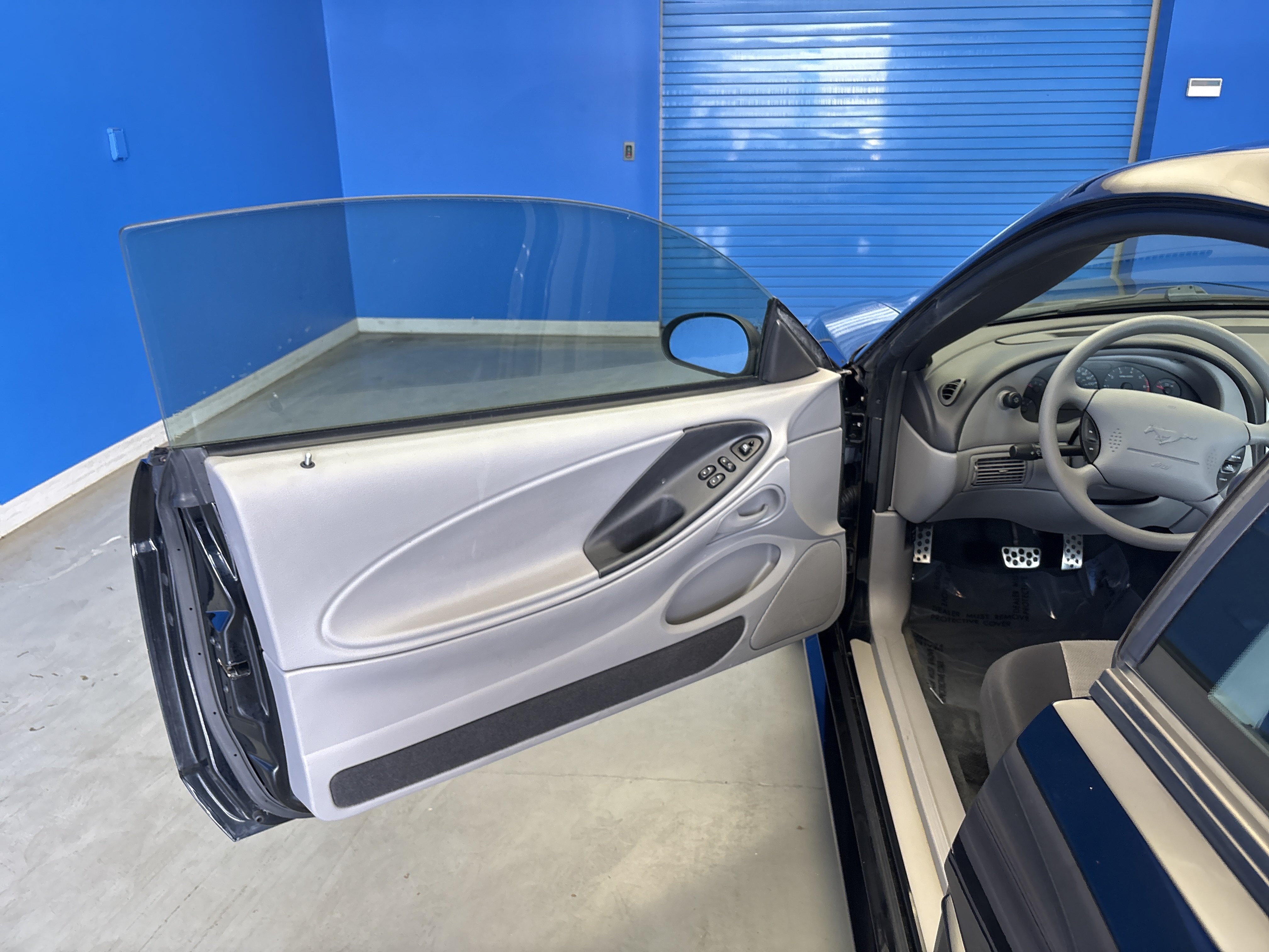 Used 2003 Black Ford Standard image 9
