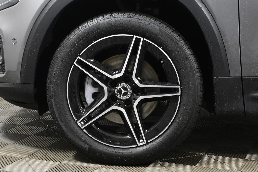 Used 2026 Gray Mercedes-Benz GLB 250 image 12