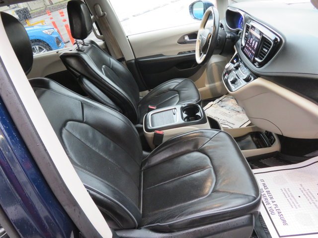 Used 2018 Jazz Blue Pearlcoat Chrysler Limited image 12
