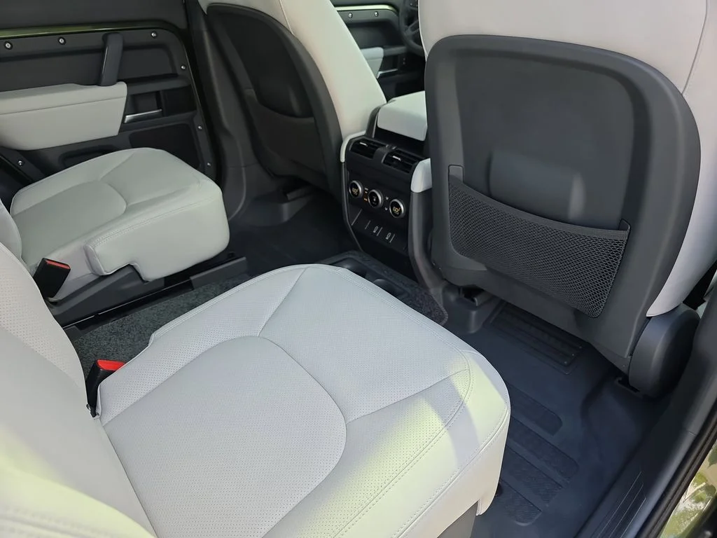 New 2026 Woolstone Green LAND ROVER X-Dynamic SE image 11