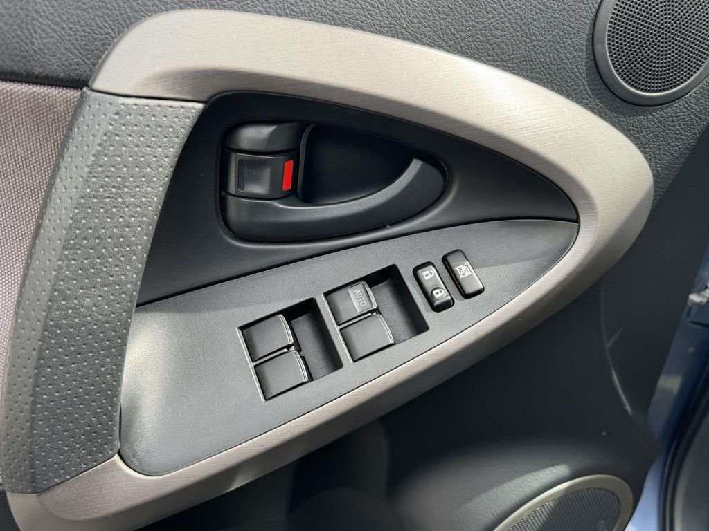 Used 2008 Blue Toyota Base image 17