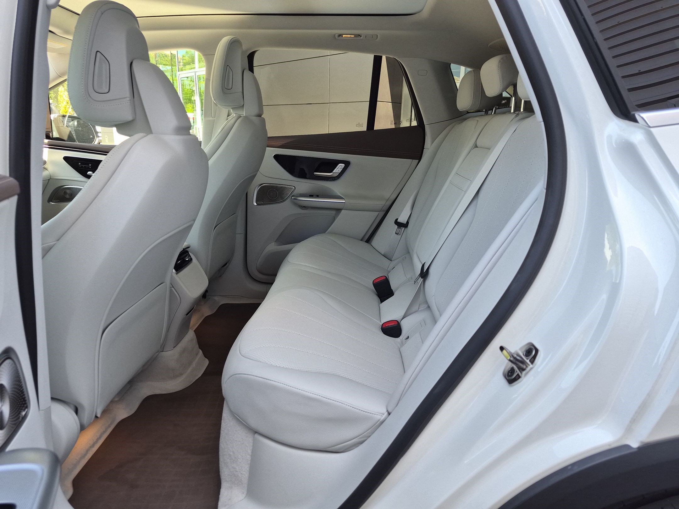 Certified Used 2023 MANUFAKTUR Diamond White Metallic Mercedes-Benz EQE 350 image 27