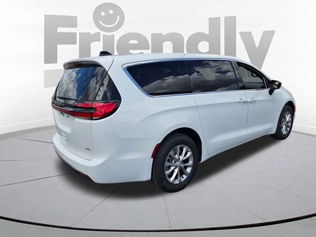 New 2027 Bright White Clear-Coat Exterior Paint Chrysler Select image 5