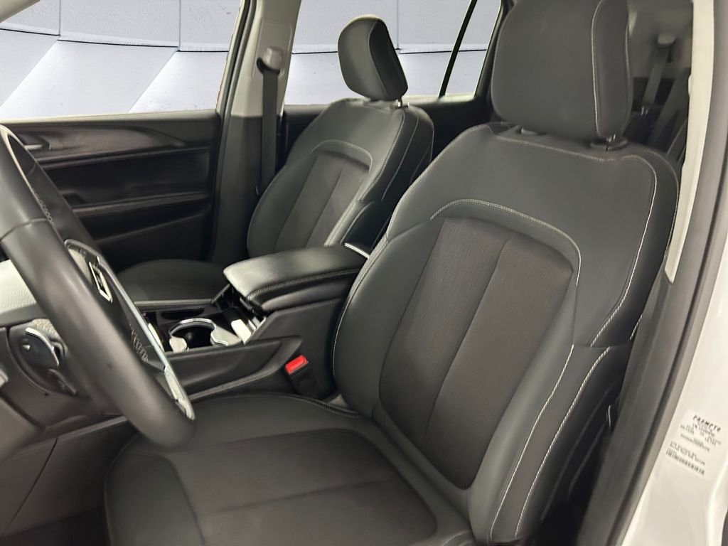 Used 2023 White Jeep Laredo image 8