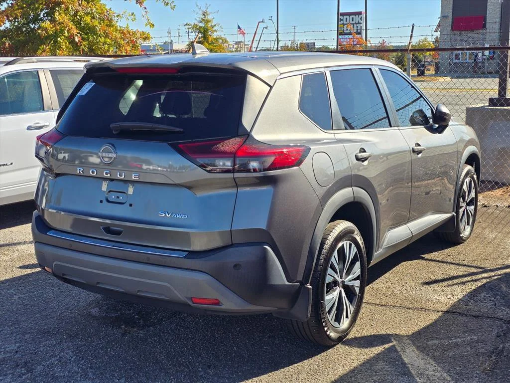 Used 2022 Gray Nissan SV image 5
