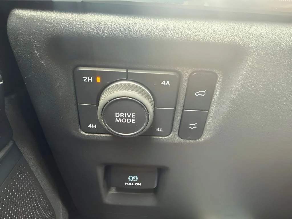 Used 2025 White Ford Platinum image 25