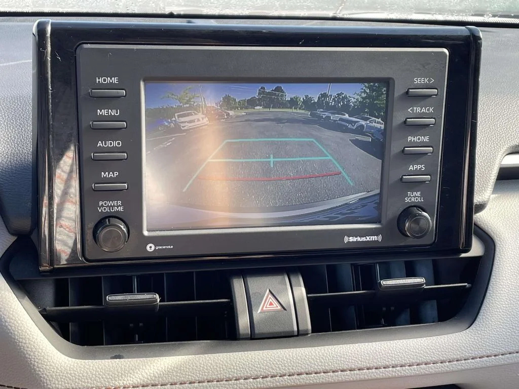 Used 2021  Toyota XLE image 24