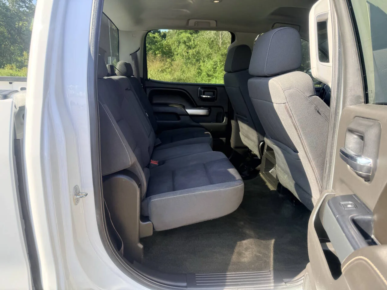 Used 2017 White Chevrolet LT 4x4 4dr Crew Cab 5.8 ft. SB image 22