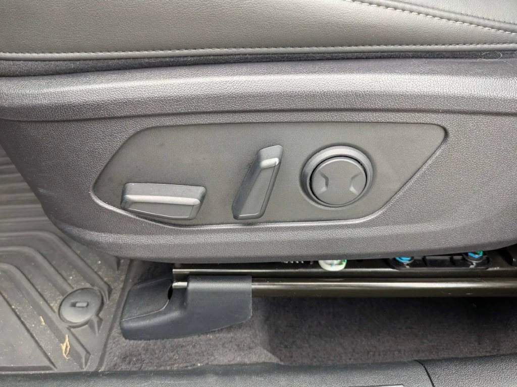 Used 2024 Black Kia S image 20