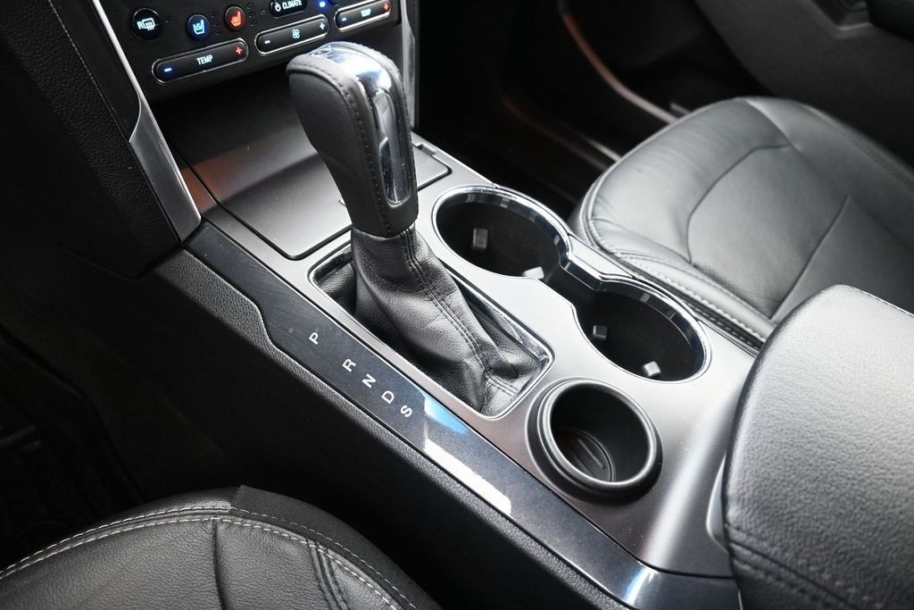 Used 2017 White Ford Limited image 9