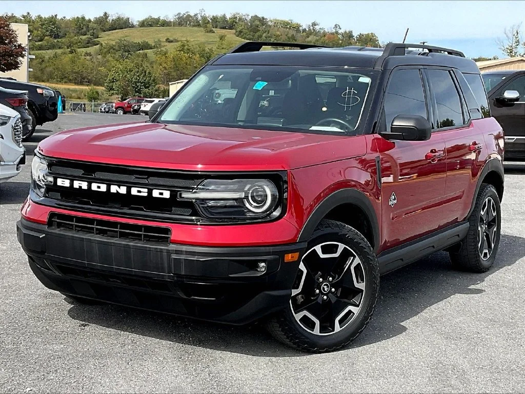 Used 2021 Red Ford Outer Banks image 2