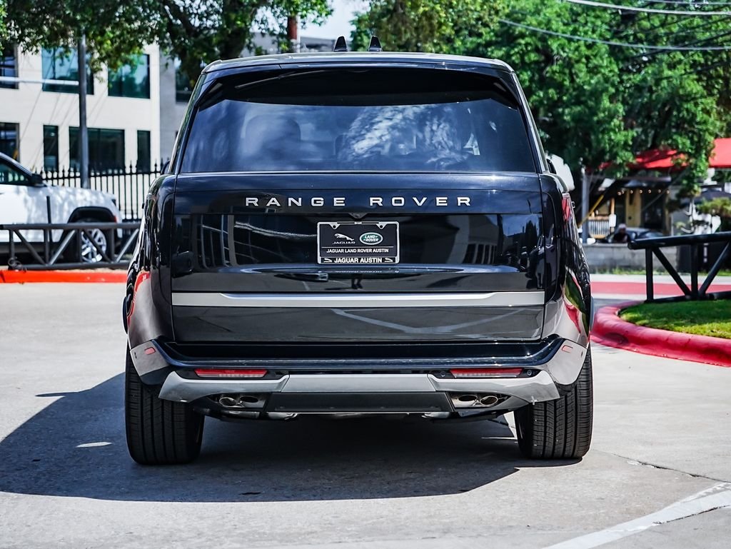 New 2026 Santorini Black Land Rover SE image 6