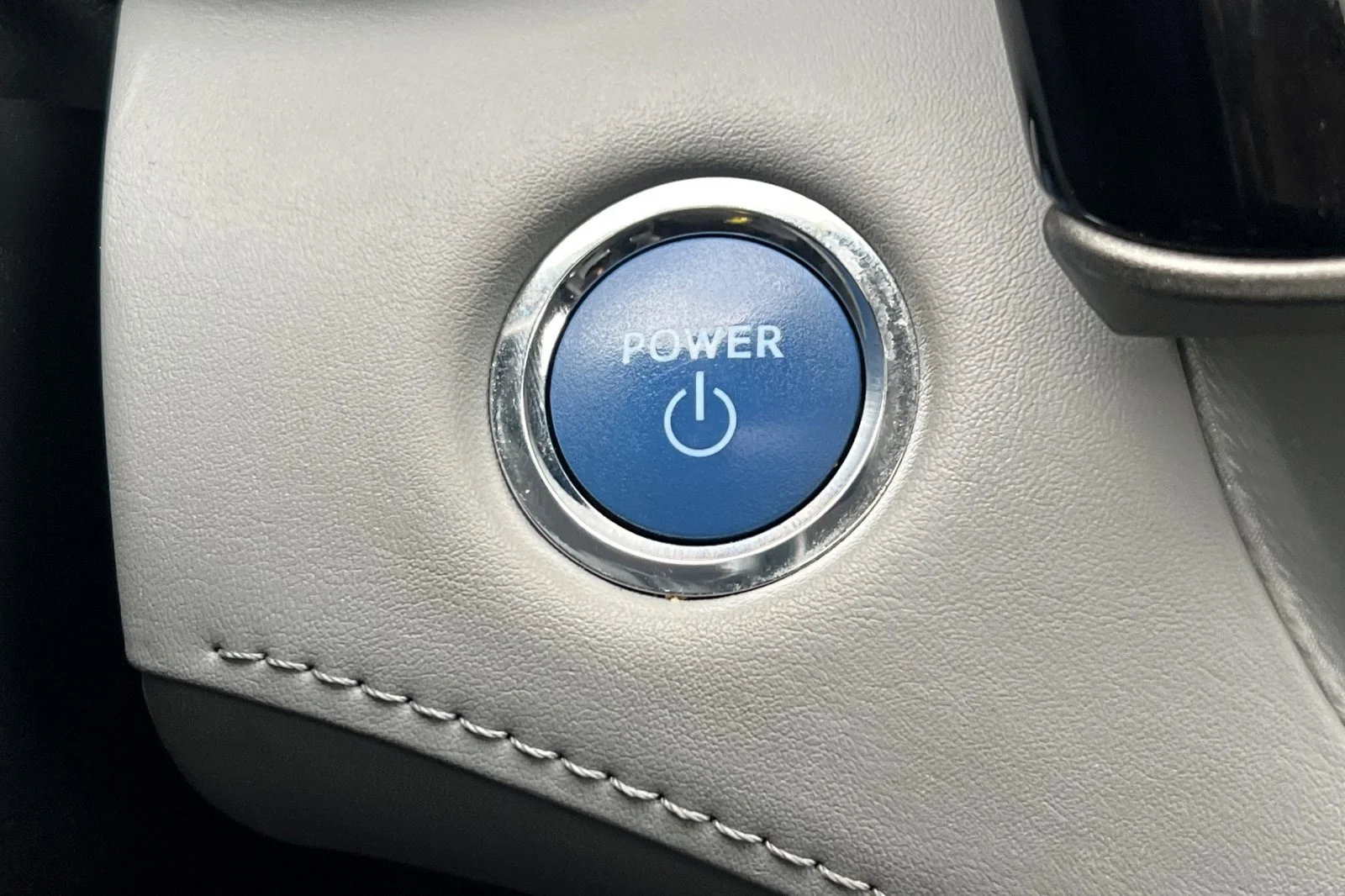 Used 2022 Moon Dust Toyota Hybrid XLE image 26