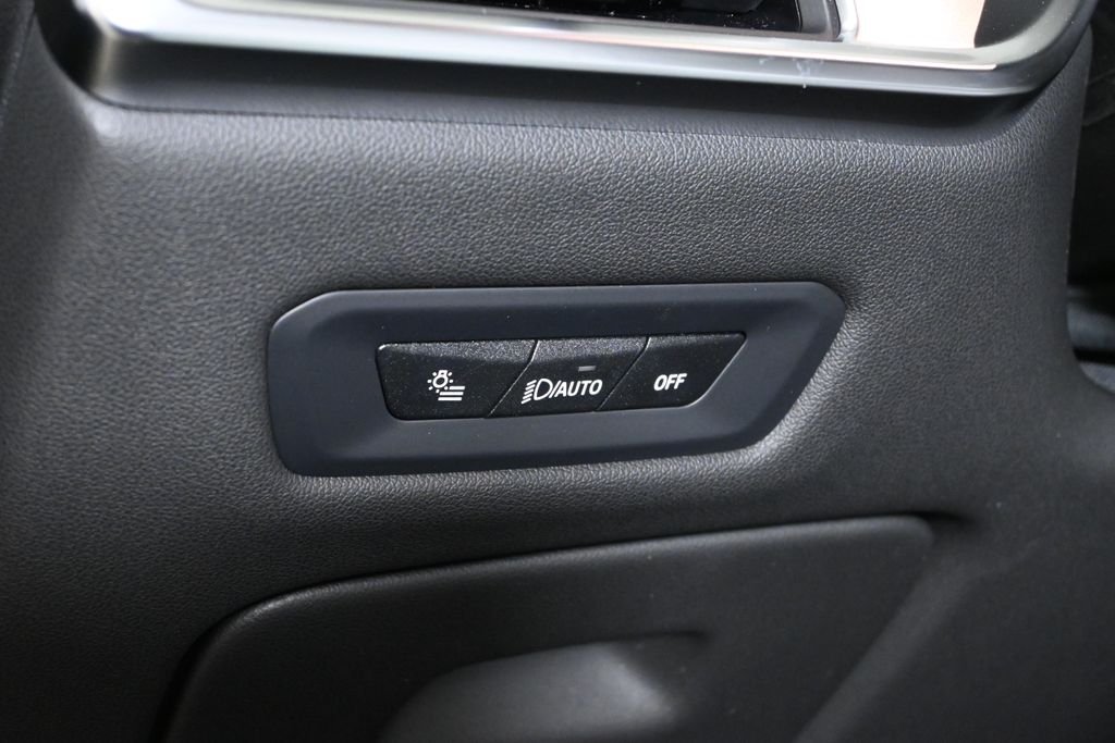Used 2026 Green Metallic BMW xDrive40i image 25