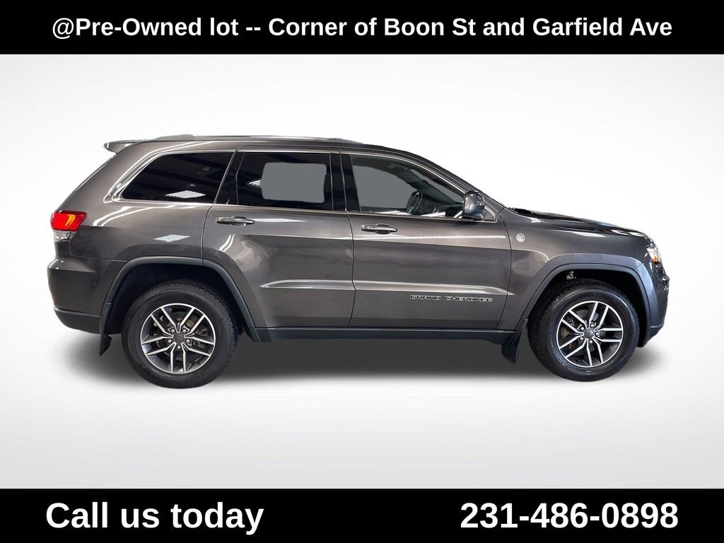Used 2020  Jeep Laredo image 6