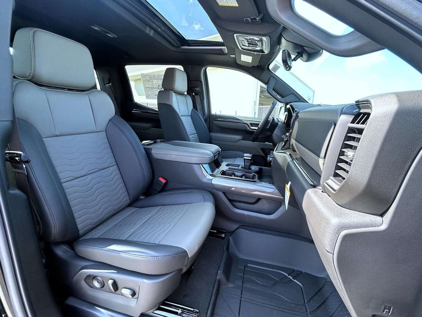 2026 Chevrolet Silverado 1500 ZR2 - Photo 18