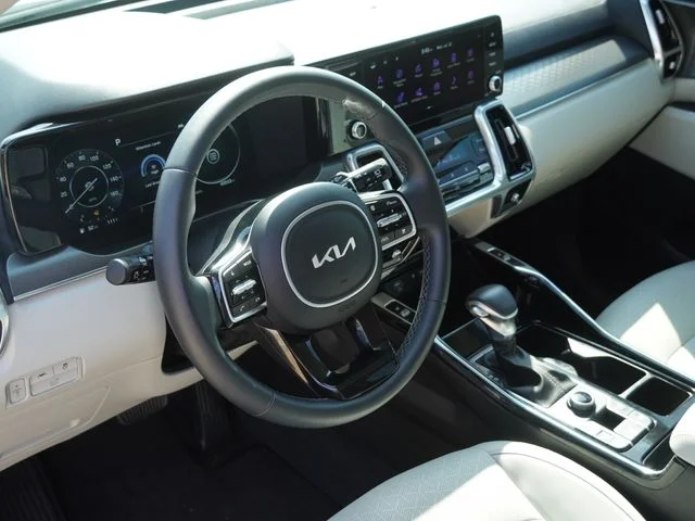 Used 2023 White Kia SX image 18