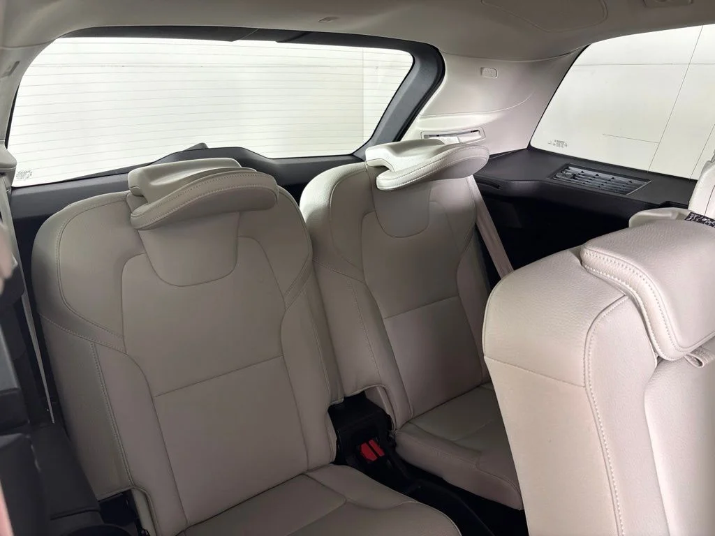 Certified Used 2025 Crystal White Volvo Plus image 22