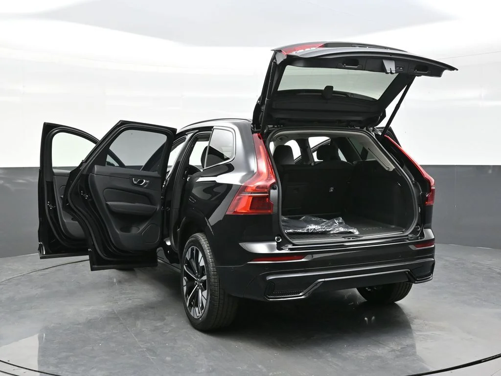 2026 Volvo XC60 Plus - Photo 28