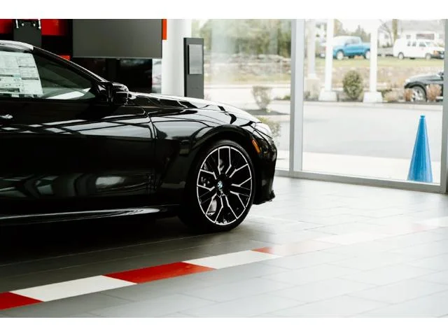 New 2027 Space Silver Metallic BMW  image 32