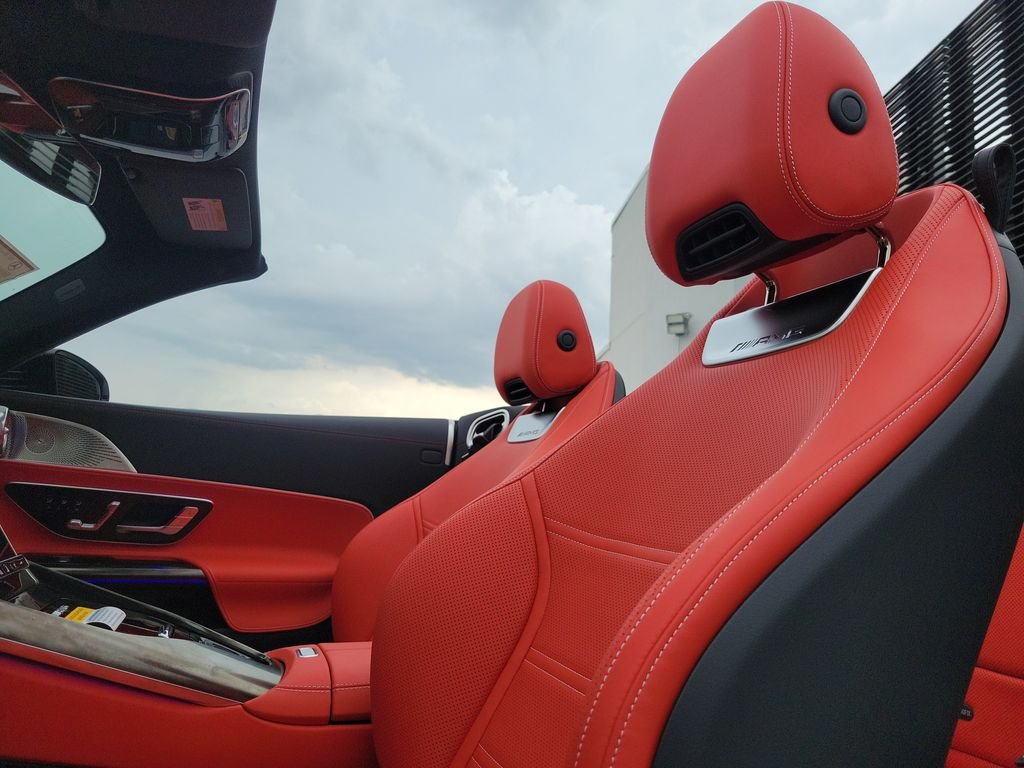 New 2027 MANUFAKTUR Moonlight White Metallic Mercedes-Benz AMG® SL 43 Roadster image 16