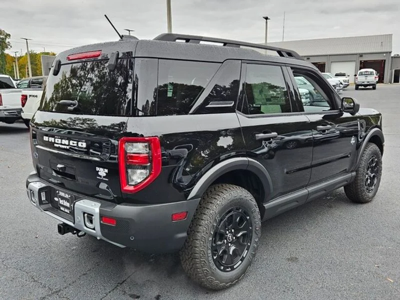 New 2025 Shadow Black Ford Outer Banks® image 14