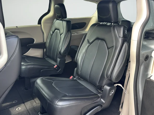 Used 2024 Silver Chrysler Touring L image 27