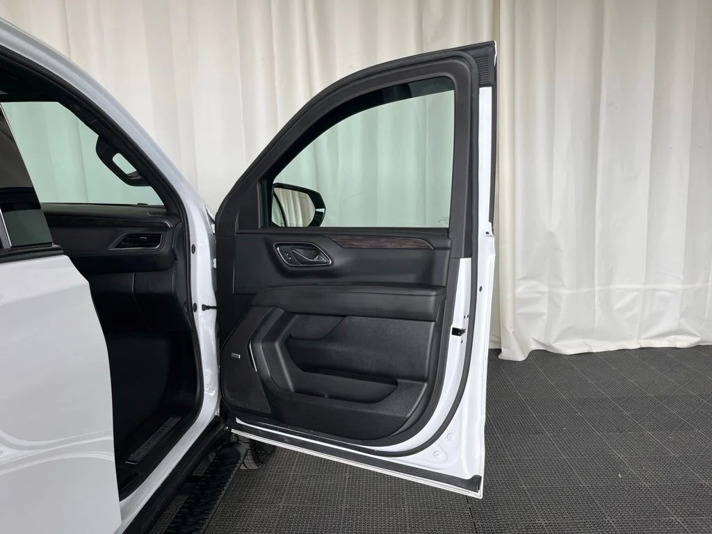 Used 2024 White Chevrolet Z71 image 19