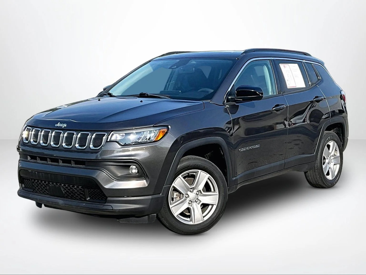 Used 2022 Gray Jeep Latitude image 2
