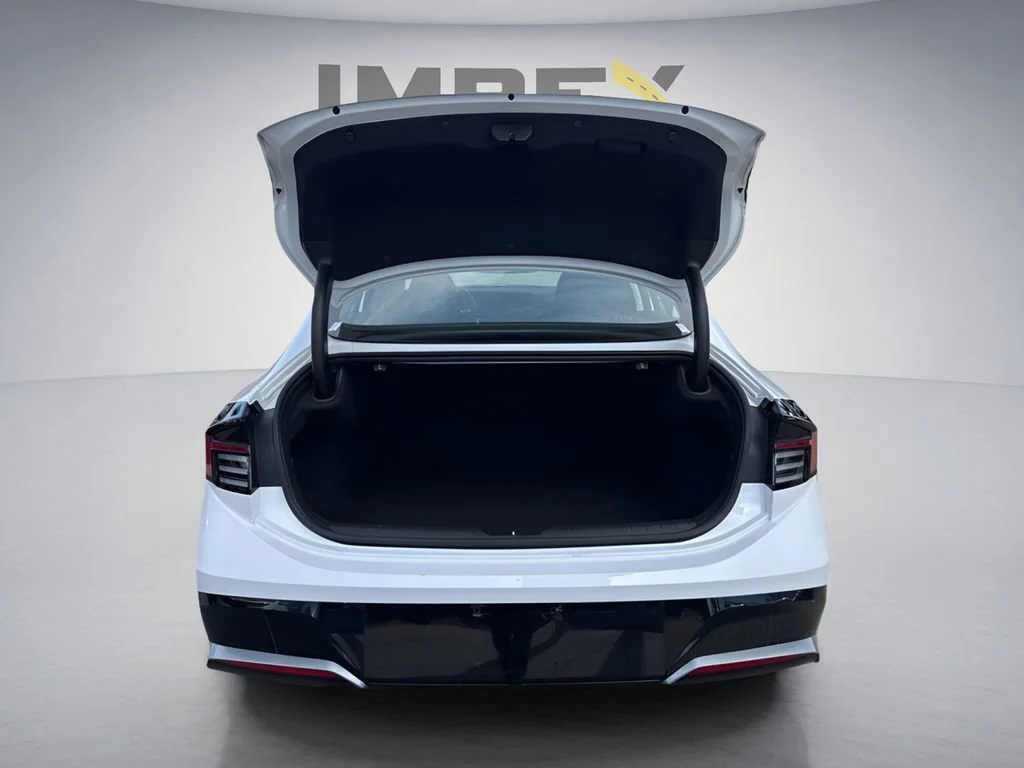 Used 2025 White Hyundai SEL image 30