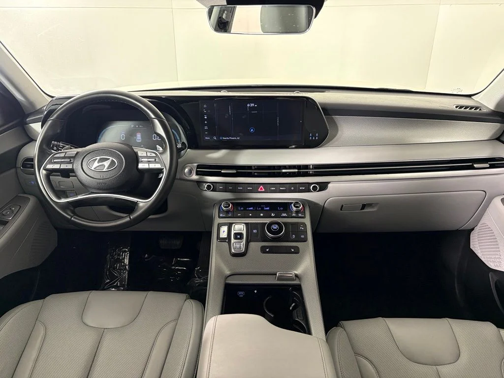 Used 2025 White Hyundai SEL image 38