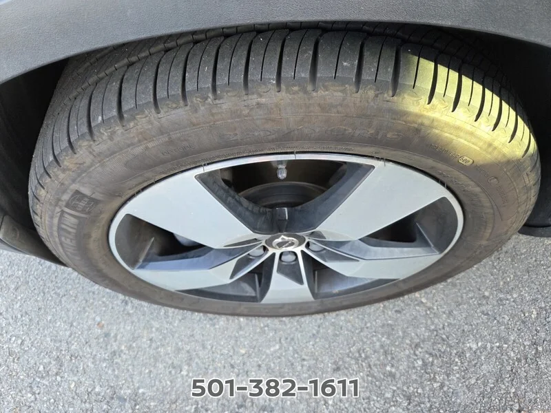 Used 2019 Onyx Black Metallic VOLVO MOMENTUM image 6