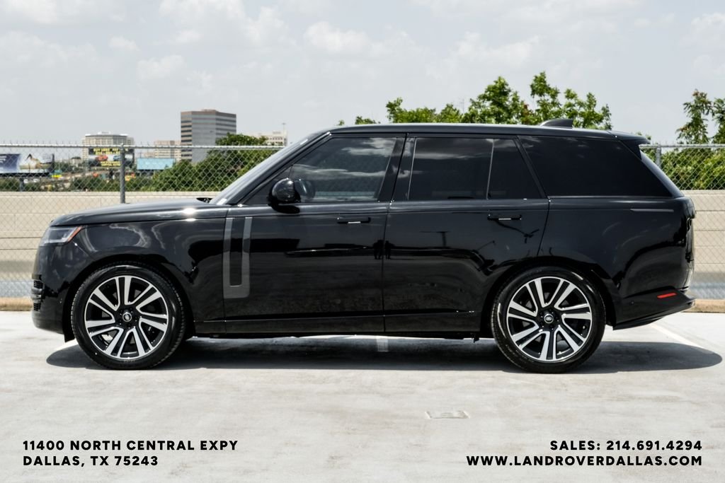 Used 2023 Santorini Black Metallic Land Rover SE image 11