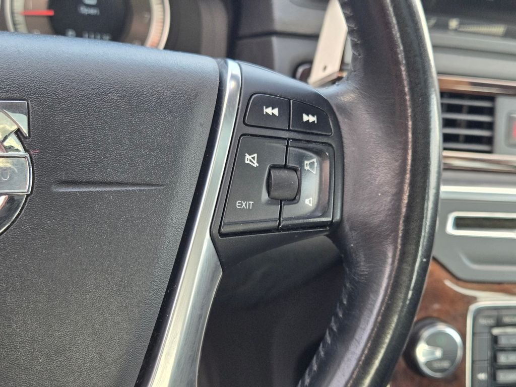 Used 2012 White Volvo 3.2 image 25