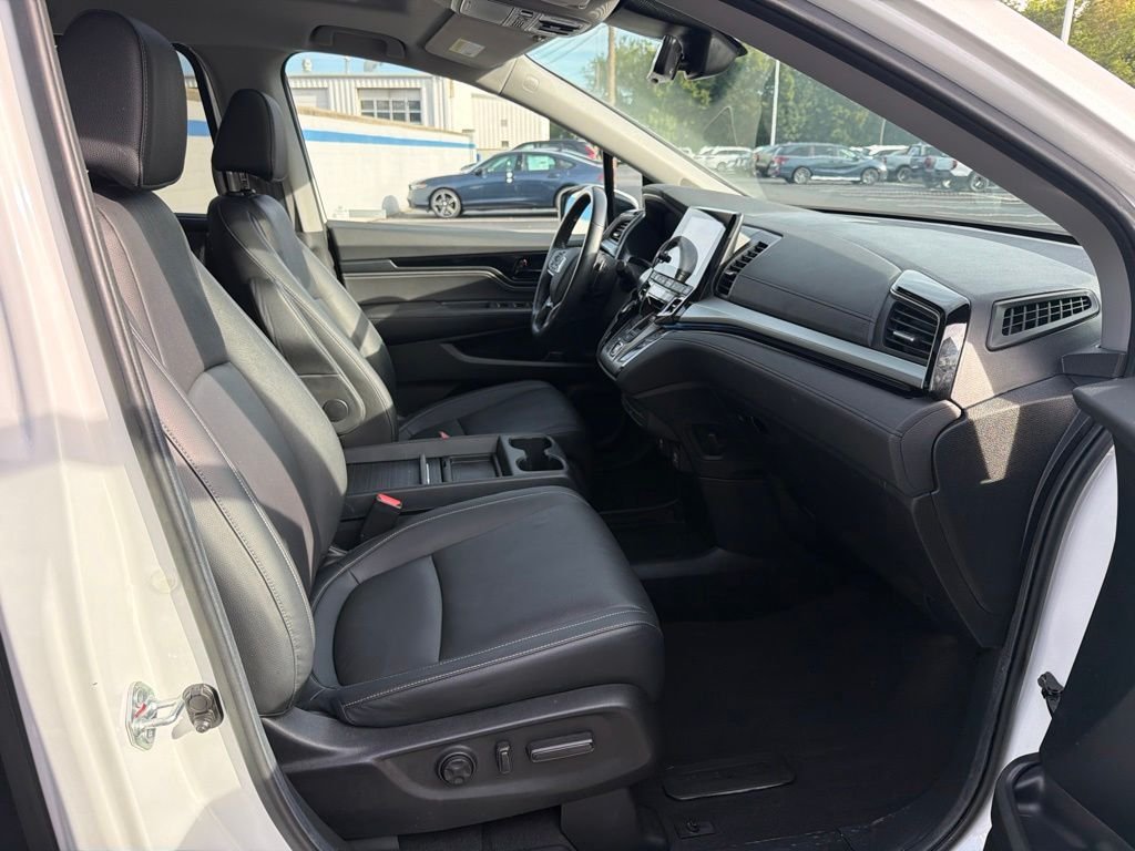 Certified Used 2024 Platinum White Pearl Honda Touring image 27