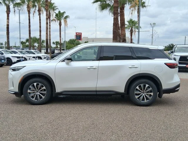 New 2027 RADIANT WHITE INFINITI Pure FWD image 3